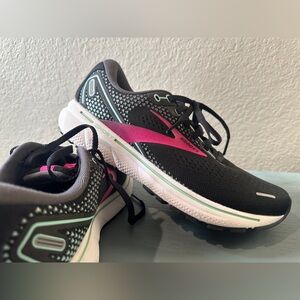 NEW Brooks Ghost 14 Women’s sz 10